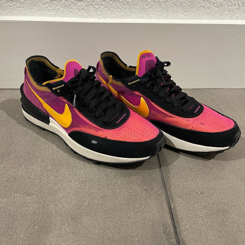 Women’s Nike Waffles size 8